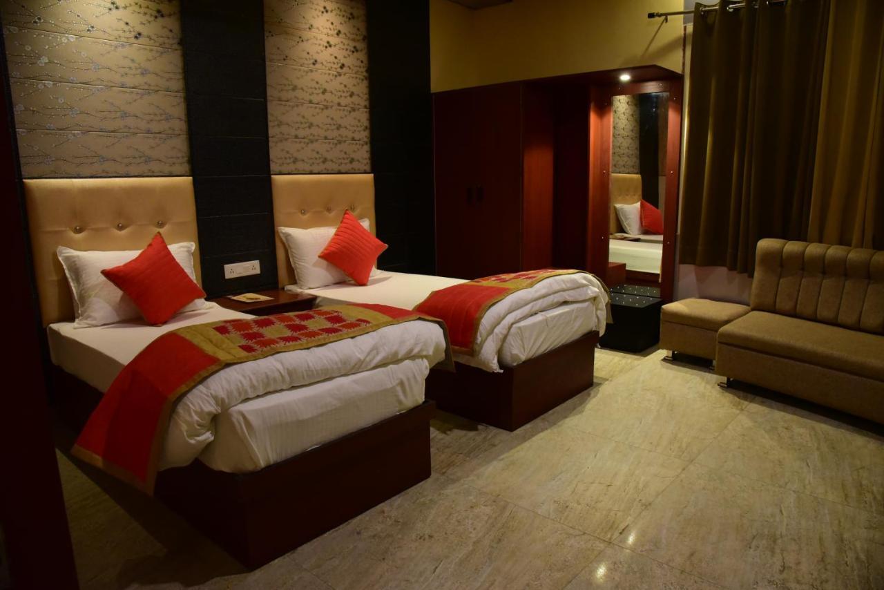 The Park Presidency Hotel Барели Экстерьер фото