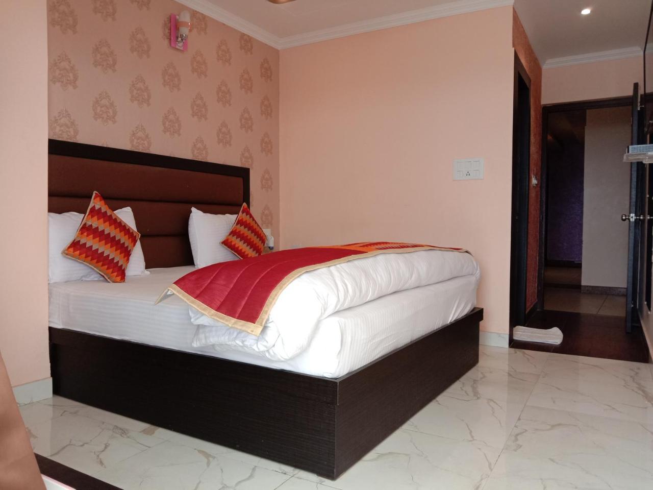 The Park Presidency Hotel Барели Экстерьер фото