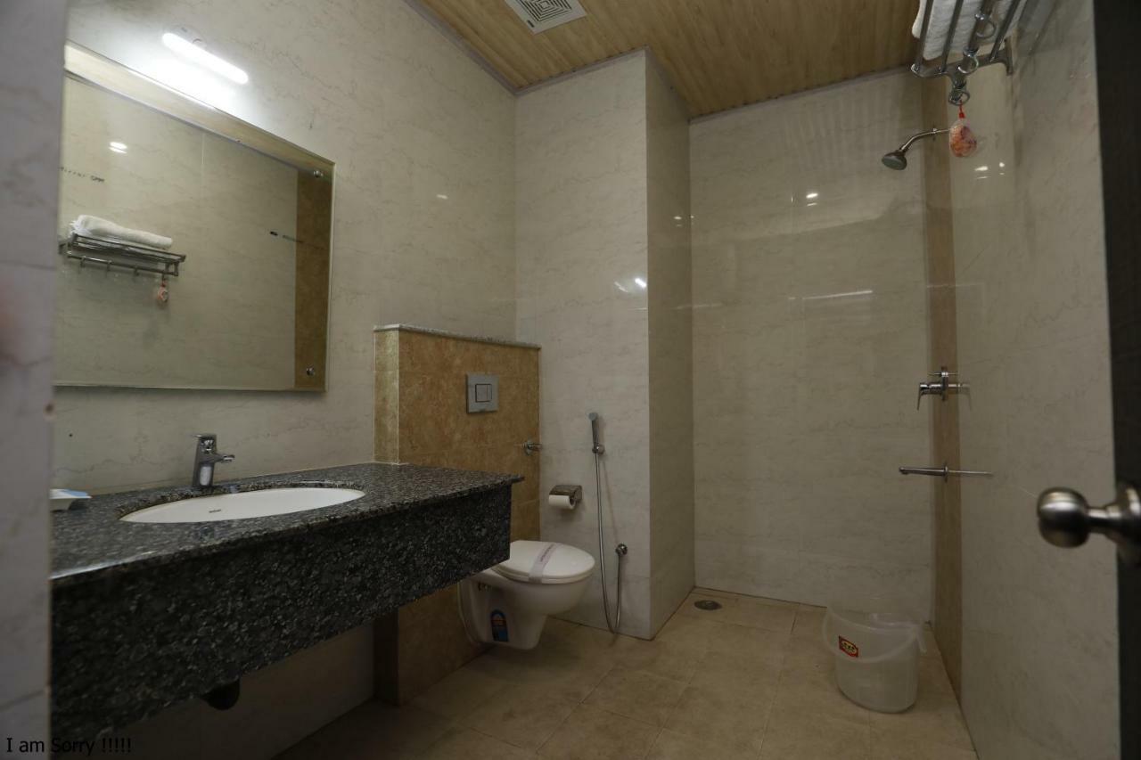 The Park Presidency Hotel Барели Экстерьер фото